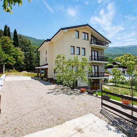 Et Larum Peštani Extérieur photo
