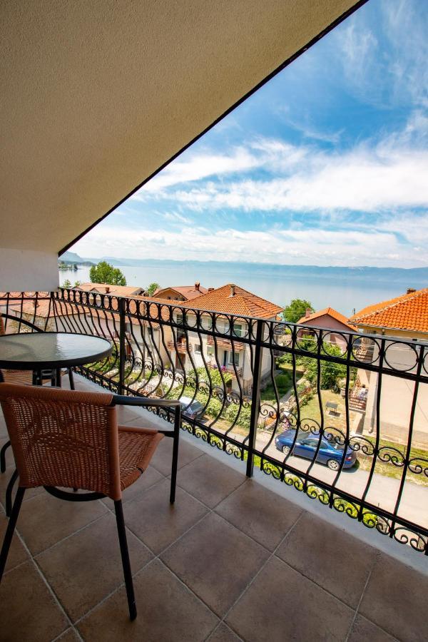Et Larum Peštani Extérieur photo