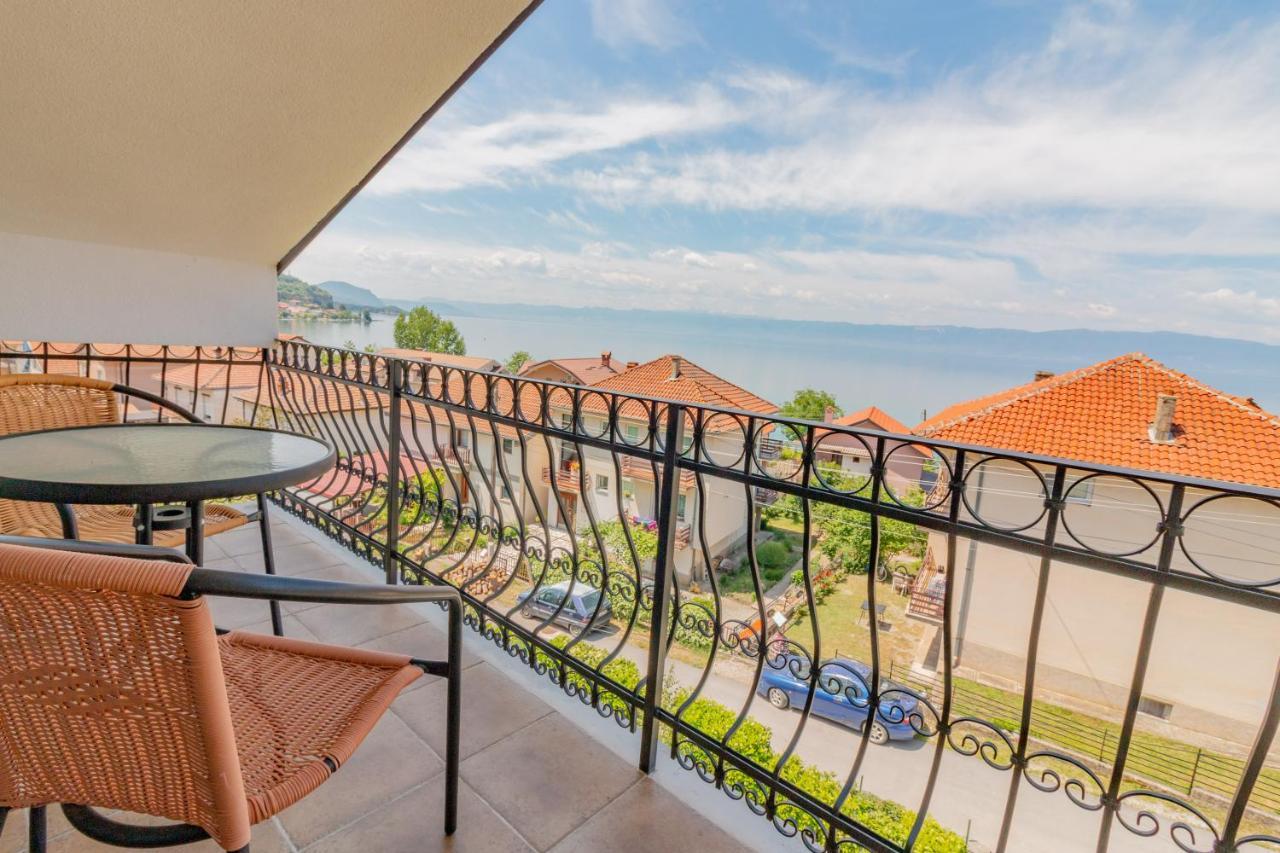 Et Larum Peštani Extérieur photo