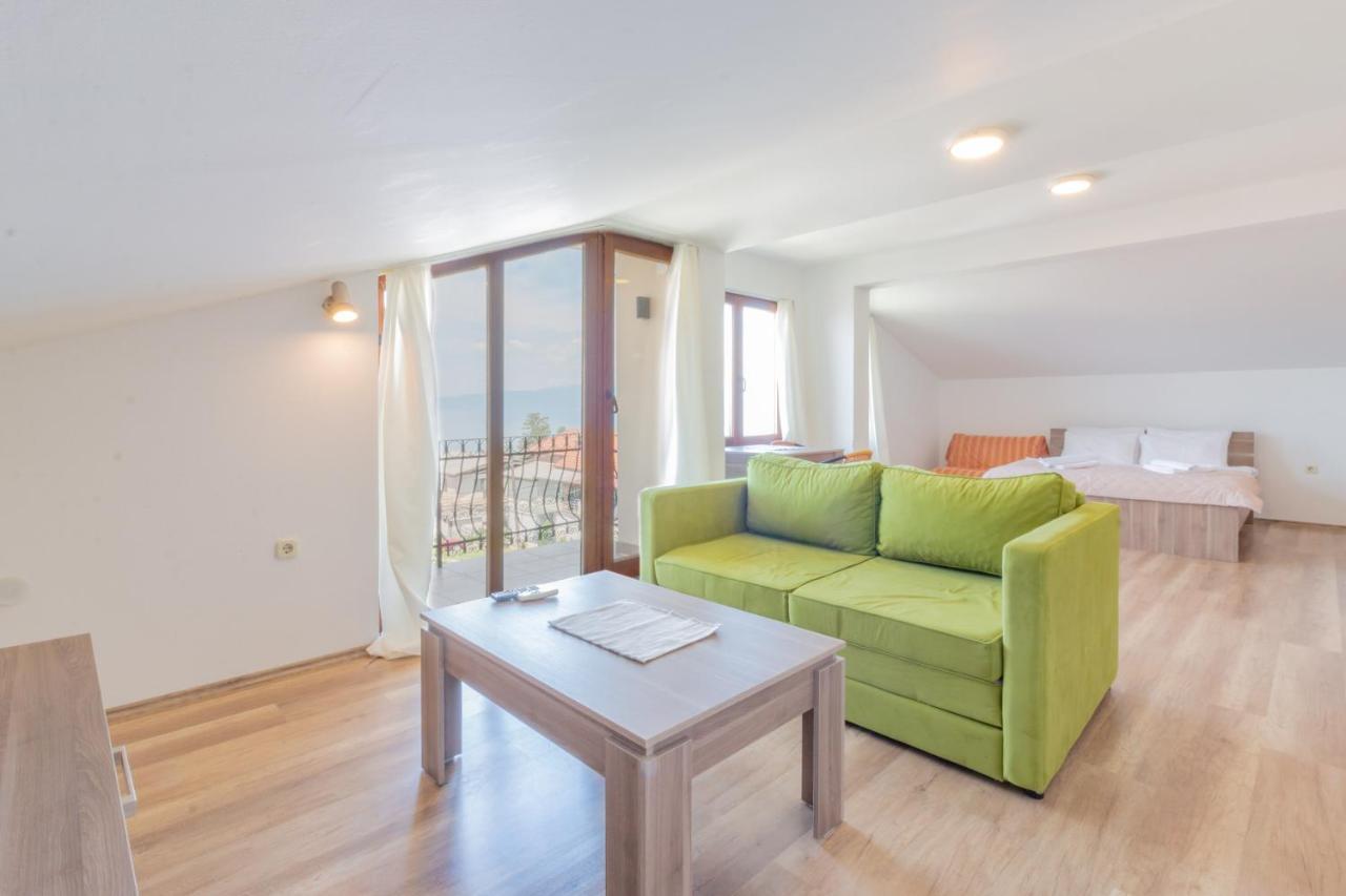 Et Larum Peštani Extérieur photo