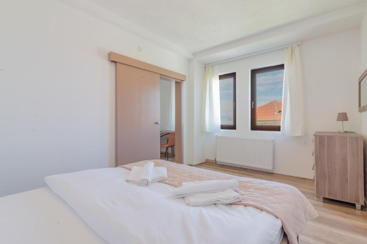 Et Larum Peštani Extérieur photo