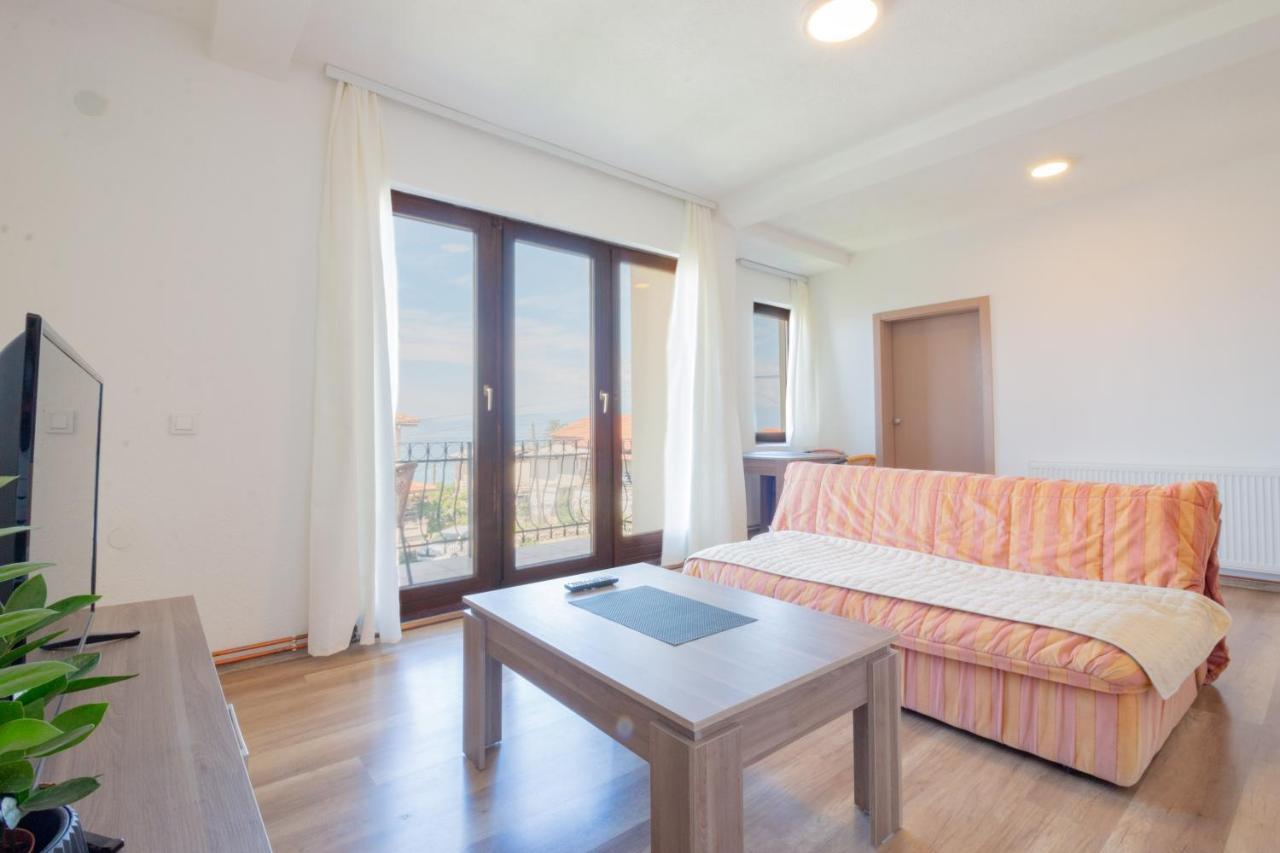 Et Larum Peštani Extérieur photo
