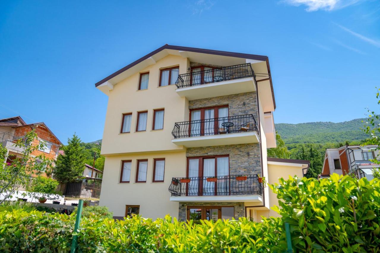 Et Larum Peštani Extérieur photo