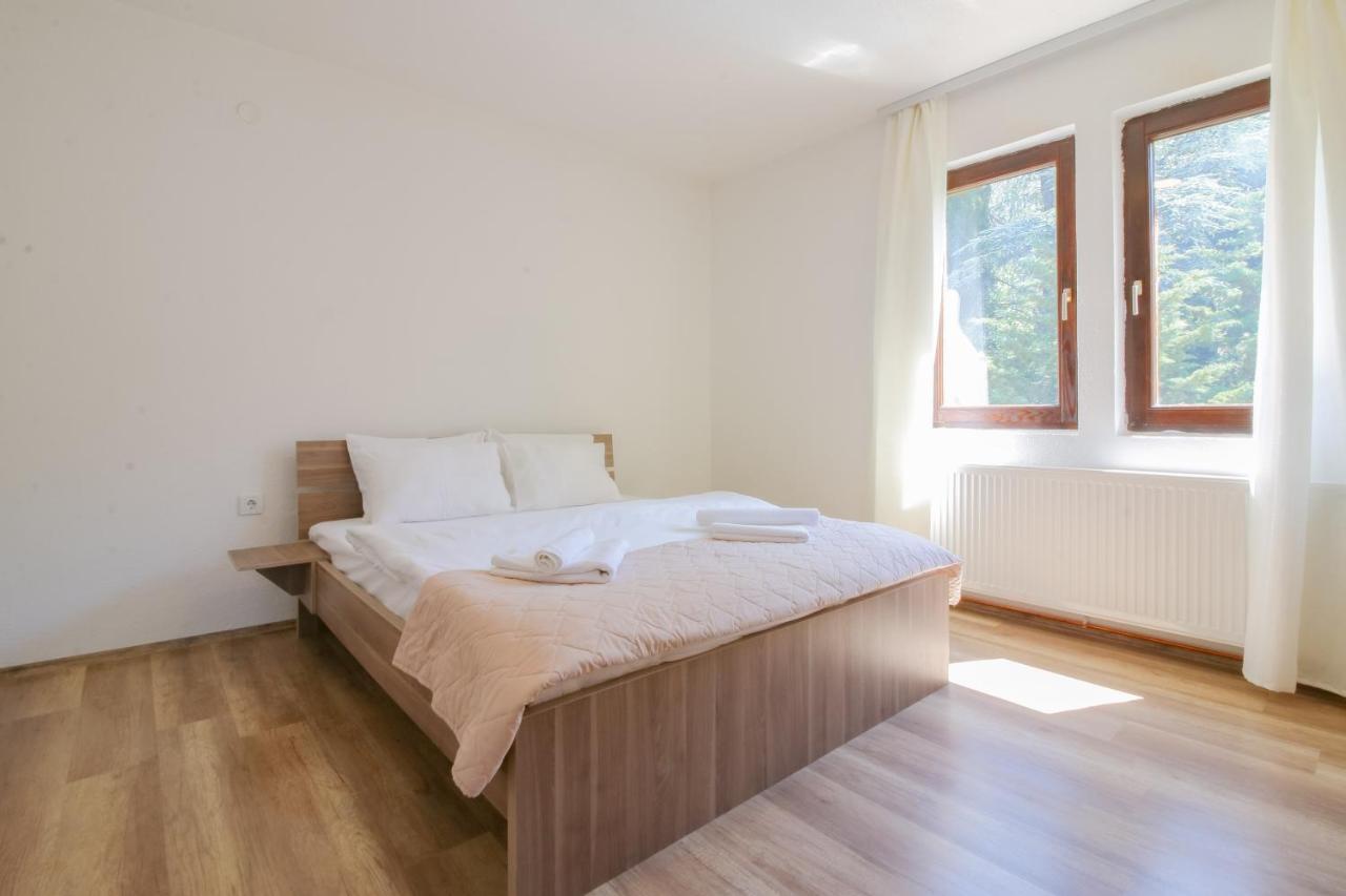 Et Larum Peštani Extérieur photo
