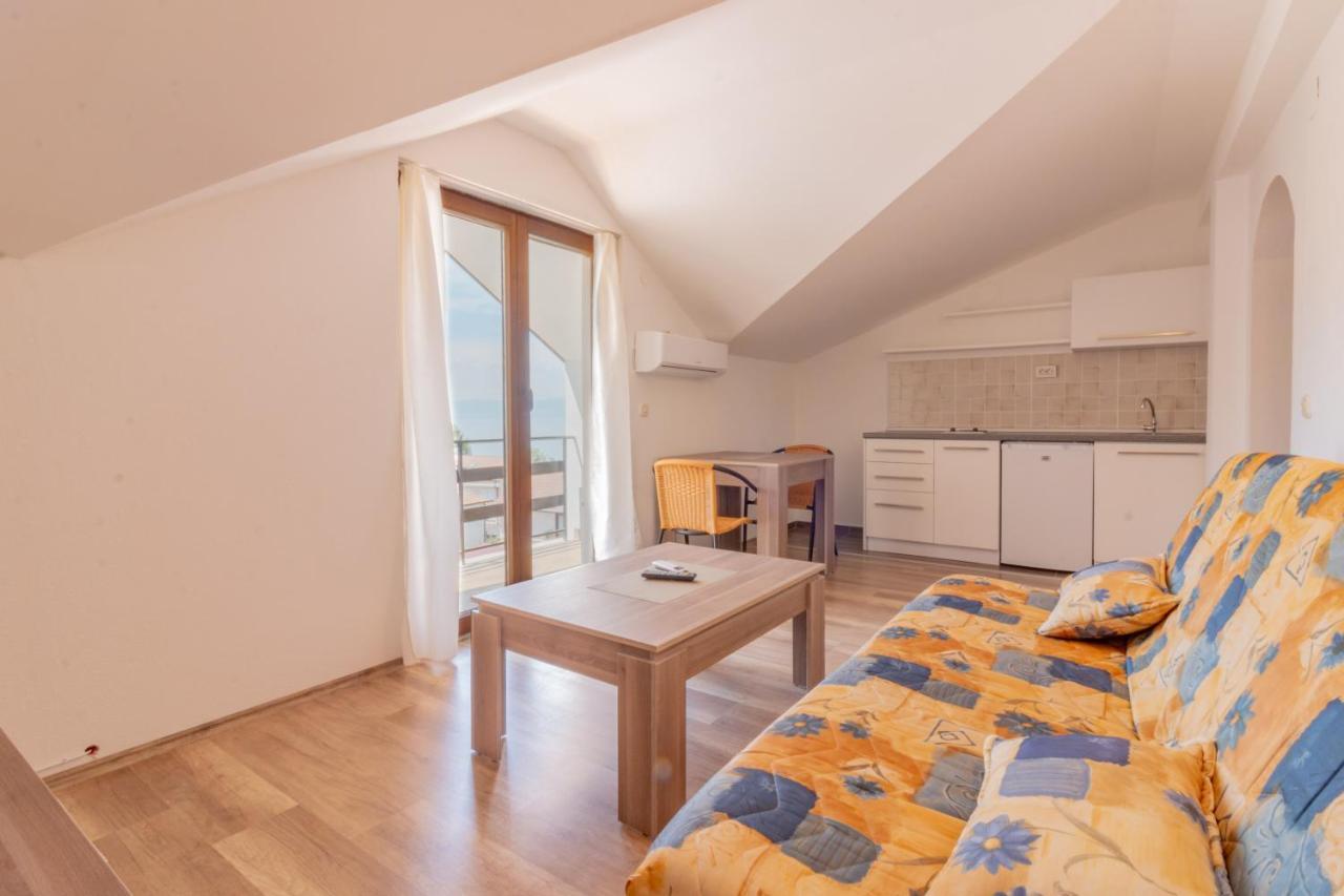 Et Larum Peštani Extérieur photo