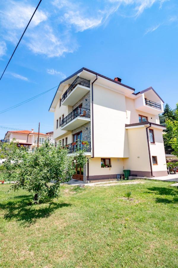 Et Larum Peštani Extérieur photo