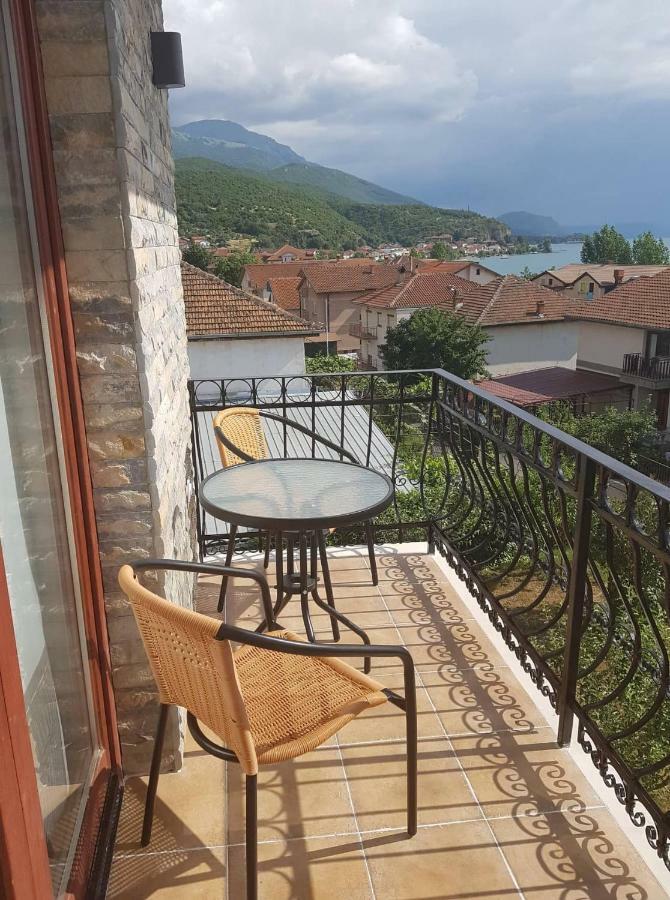 Et Larum Peštani Extérieur photo