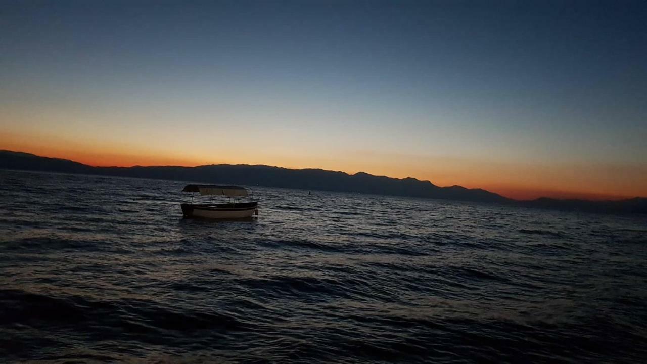 Et Larum Peštani Extérieur photo